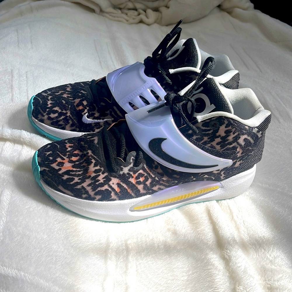 Kevin Durant 14 basketball shoes
